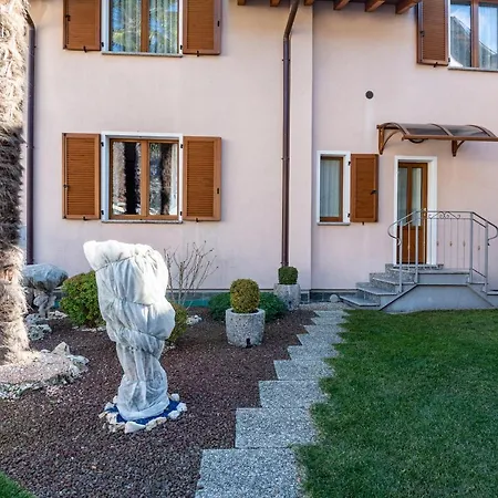 With Garden A Few Steps From The - Larihome A06 *