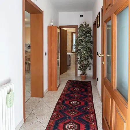 With Garden A Few Steps From The - Larihome A06 *