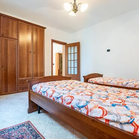 With Garden A Few Steps From The - Larihome A06