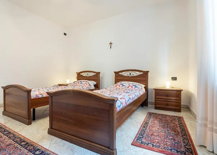 With Garden A Few Steps From The - Larihome A06 Apartman *