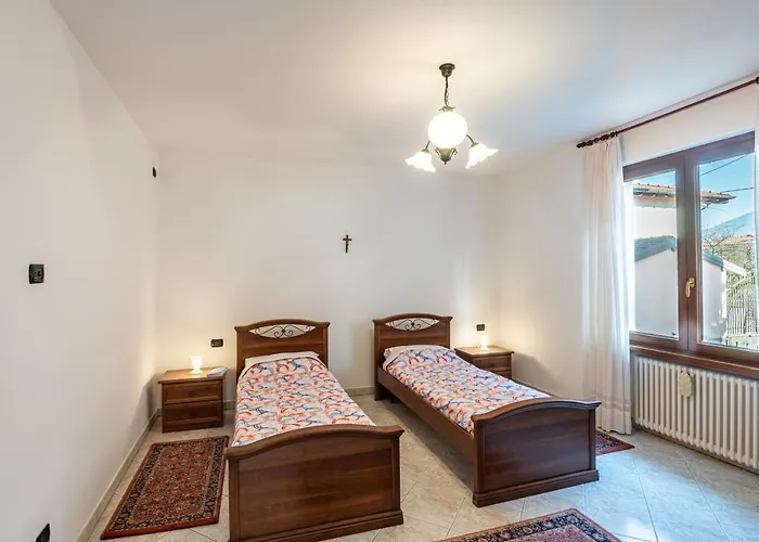 With Garden A Few Steps From The - Larihome A06 Apartman Dongo