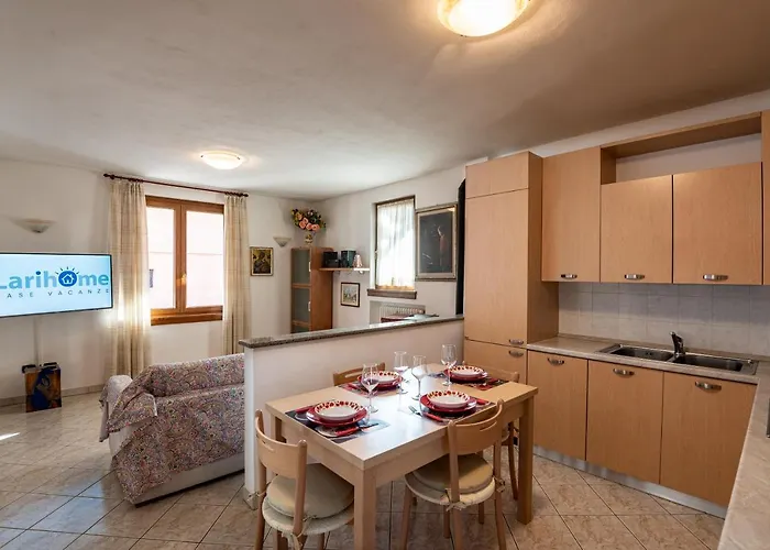 With Garden A Few Steps From The - Larihome A06 Apartman *