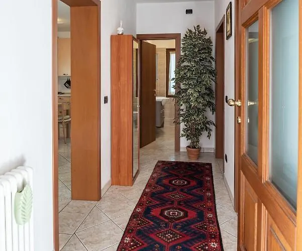 With Garden A Few Steps From The - Larihome A06 *