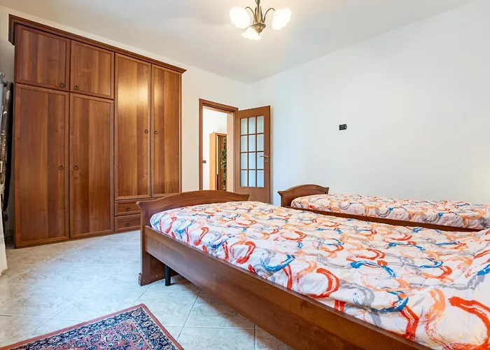 With Garden A Few Steps From The - Larihome A06